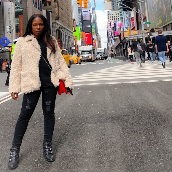 Meet your Posher, Tash - Picture 1 of 1